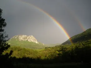 Casa in legno naturale, con una magnifica vista sulle montagne così misteriosa. - Image 2