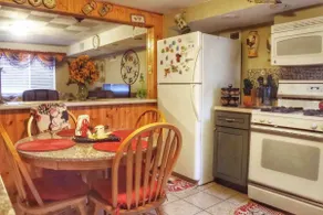 Comfy Apt Made For Professionals or Couples - Image 2