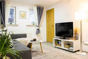 Small cozy apartment with garden & pool - Image 4