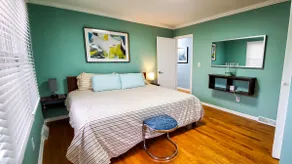 Private 5 Bedroom House Nestled in Heart of Town - Image 5