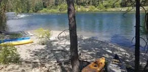Beach House in Leavenworth Has River Beach Access - Image 3