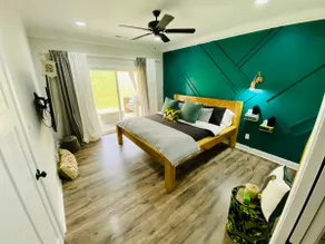Luxe Cinema Master Suite + 3 KING Beds + Extras - Image 5