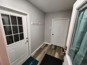 Spacious Berlin Getaway with EV Level 2 Charger - Image 4