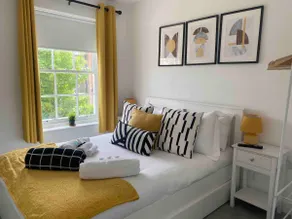 Perfect base to explore the South Coast - Image 3