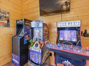Mt Views, HotTub, Game/Theatre Rm, Mins to PF! - Image 3