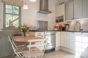 Coastal cottage with stunning view. - Image 3