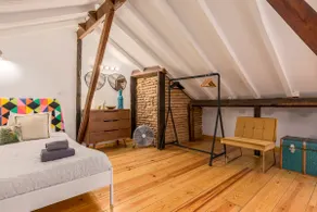 Trendy Romantic Getaway Loft in the Lisbon heart - Image 4