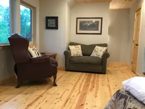 Easy Street Bear Cabin - Image 4