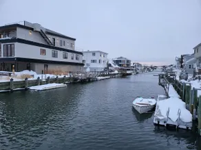 Waterfront Getaway Just 40 Min from Manhattan! - Image 2