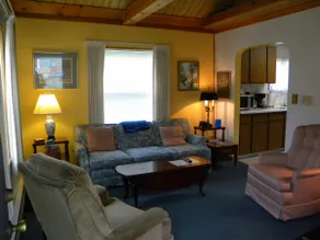 Quaint Ballard Bungalow - Image 2