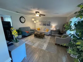 Executive/Pet Friendly/ Full Fence/3 bedroom home - Image 2