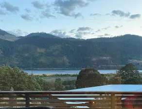 Bingen House 4 - Gorgeous Gorge Views - Stocked - Image 3