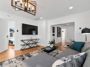 Luxury Modern Home in the heart of Downtown - Image 5