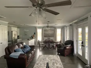 Cozy family bungalow perfect for a couple or family of four - Image 3