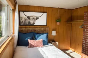 Historic Creswell Farmhouse Pool+New Spa - 13 min to Eugene, U of O, & Wineries! - Image 4