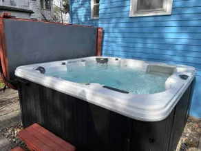 The KOHO House. Walk to Downtown 3 Br, 2.5 Bath - Image 2