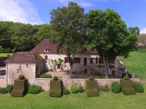 Beautiful 1900 house with enclosed garden and pool - Image 4