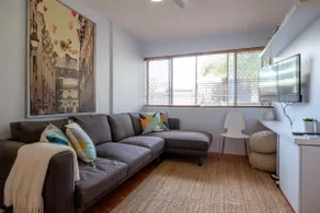 2BD Unit in Milton near CBD, businesses, hospitals - Image 5