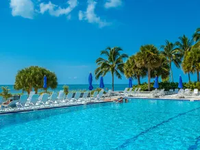 KW Luxury 2/2 Beachfront resort Tropical Oasis - Image 2