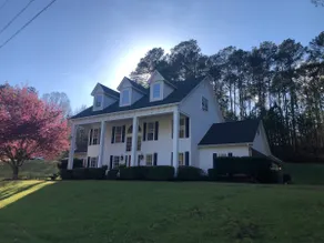 Beautiful 5-Bedroom Executive Home 4 mi to Square - Image 2