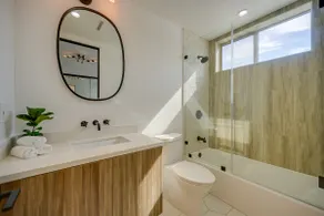 LA Modern Luxury Designer Suite (Venice Boulevard) - Image 5