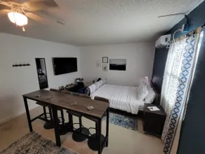 Charming Studio with private entrance in quiet residential neighborhood, Near shopping and dining! - Image 2