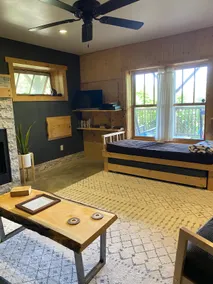 Rustic surroundings with modern comforts - Image 5
