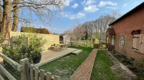 NEW Luxury 2 bed Cottage in the Historic City Winchester with private parking  - Image 3