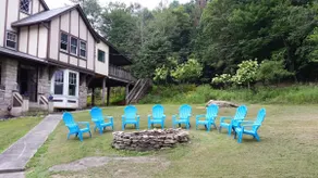 Wooded Mountain Retreat Ideal for Family Gathering - Image 3