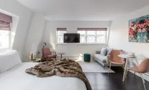 Deluxe Studio at The Moorgate by Cove - Image 2