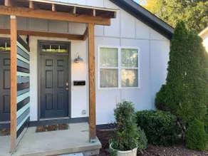 DWELL-Downtown:a modern pad w/3 BR slps 6 comfort! - Image 2
