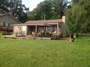 Pine Lake water side Beach House - Image 2