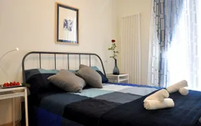 Bright, modern apartment downtown - Image 5