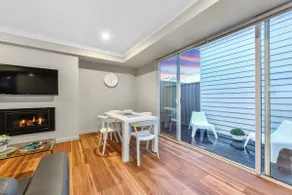 Aloha Central Luxury Apartment 3 - Image 5