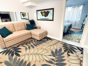 Private, quiet, central garden level suite - Image 4