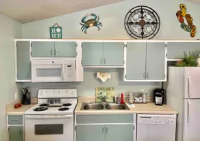 18+ ok! Sleeps 6, 1/2 mile to beach! - Image 4