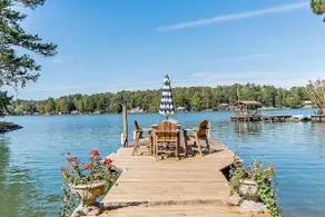 Peaceful vacation very close to The Landing!! - Image 4