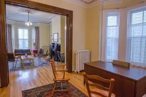 Beautifully Furnished Executive Main floor Apt - Image 4