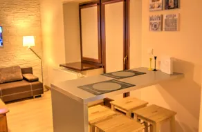 Apartment with terrace & fireplace - Image 3