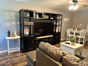 Houston House: Convenient, Clean, Remodeled - Image 3