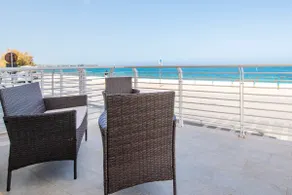 White Apartments & Spa - Image 4