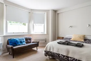 Gorgeous 2 bedroom Flat in tree-lined street - Image 4