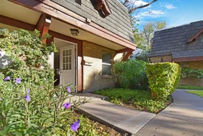 Modern, Elegant, Westside Townhome - Image 5