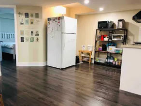 Spacious 2BD 3-6 ppl homestyle BSMT mansion with window basement 130sqm - Image 5