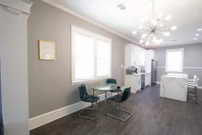 Modern Beach Bungalow- Walking Distance to Beach - Image 5