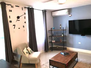 Sun filled apt with pool and private beach access - Image 3