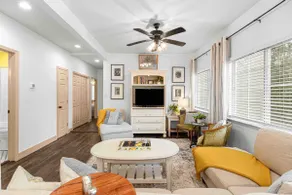 Pet Friendly Historic Yellow Bungalow - Image 3