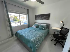 Bright Modern Private Apartment - Image 4
