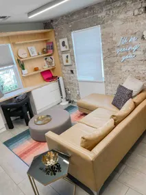 Lady Day’s Hideaway🧡 Downtown Arts district studio - Image 3