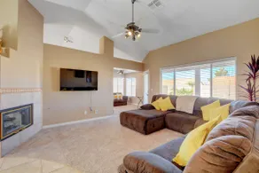 Las Vegas Cozy & Relaxing Home 10-15 min to Strip - Image 4